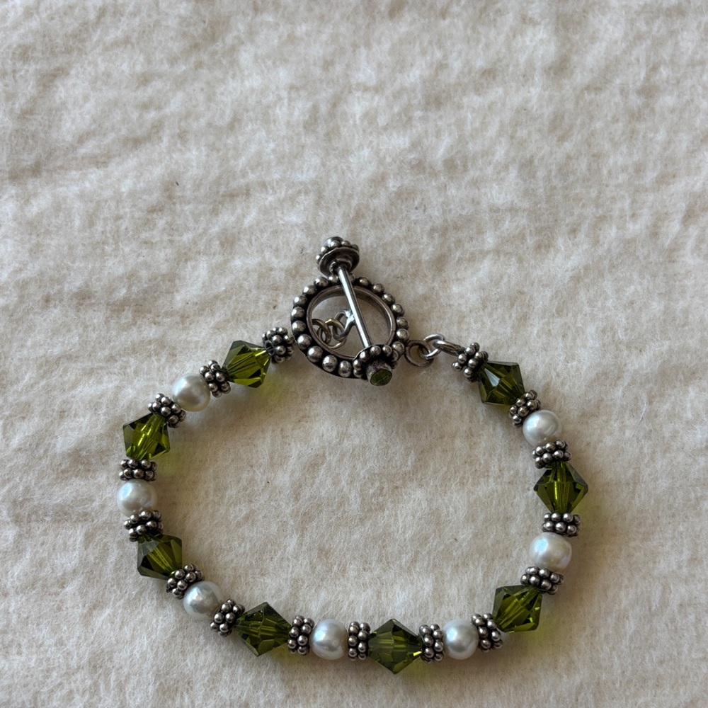 Elegant Green and Silver Beaded Bracelet